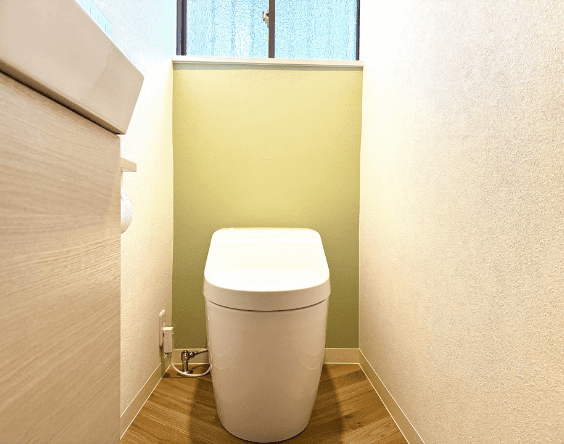 壁紙ひとつで、トイレの印象は大きく生まれ変わります